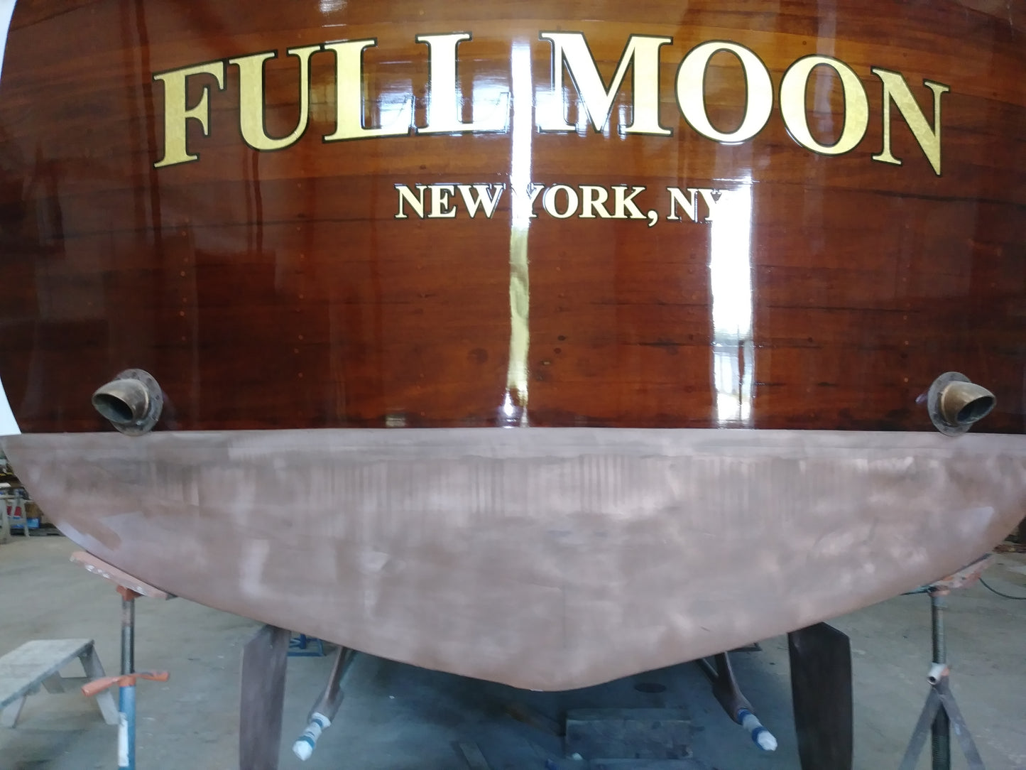 Vinyl boat lettering. Gold leaf vinyl lettering installed on boat transom. Boat name and port of call lettering.